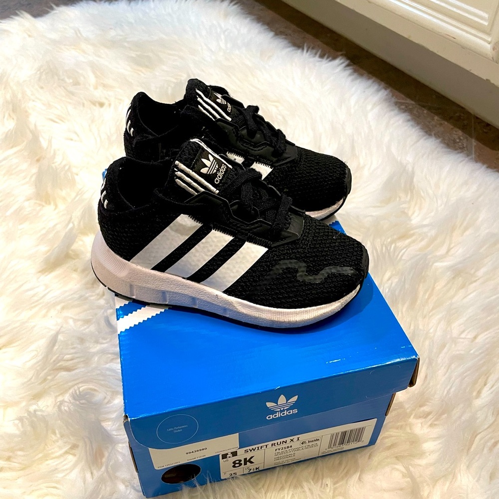 Excellent condition size 8K adidas Swift Run X I